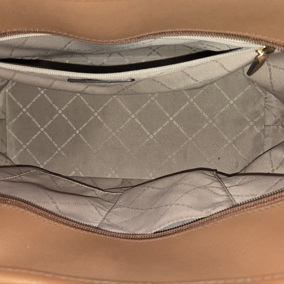 Michael Kors Large Jet Set Tote Bag - Picture 9 of 12